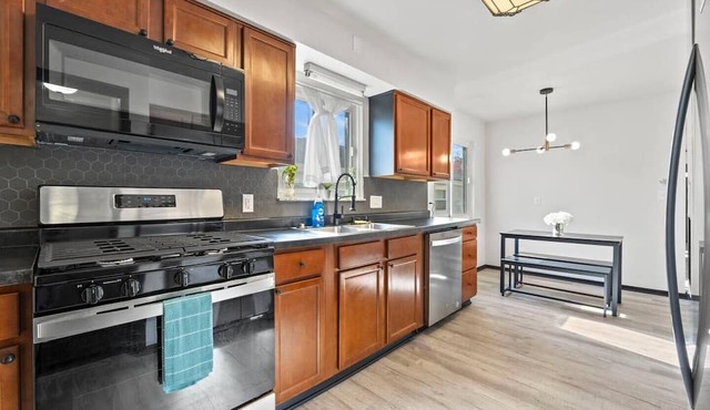 Fun Modern House Near Downtown and Parks