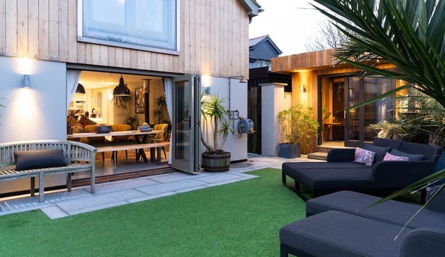 Luxury Spa House Near The Sea