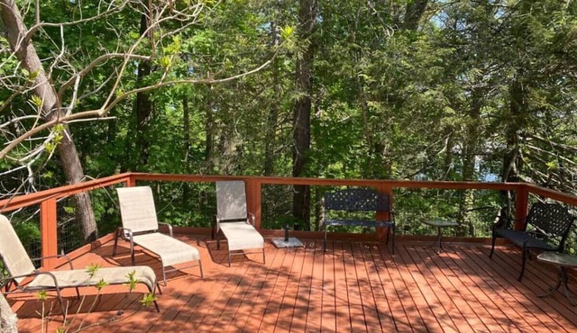 Elegant, clean, spacious, king bed, fast internet