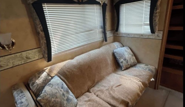 2006 Jayco JayFlight- Lakeside Adventures