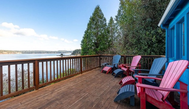 Sunrise View Waterfront Getaway