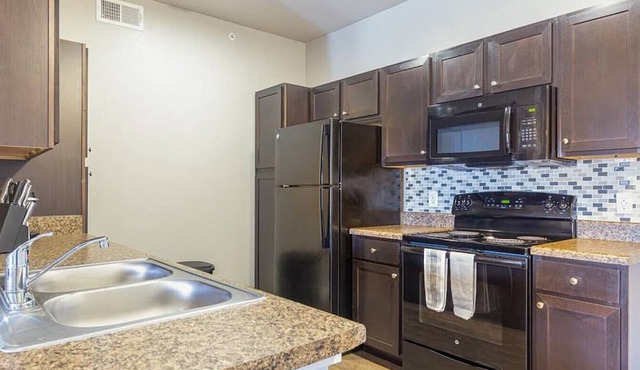 Landing at The Anderson at Brooks - 2 Bedrooms in Stinson Airport Vicinity