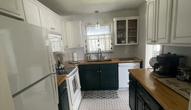 ~Cozy 3-Bedroom Bungalow~Near Ritter Park, Downtown, and Marshall University
