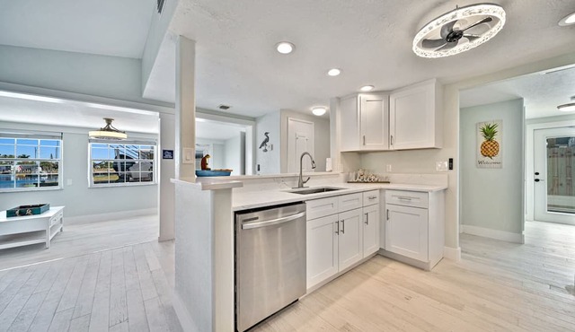 Blue Lagoon: Weekly Bookings Available in Charming Matlacha, FL community!