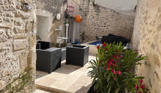 Village house with courtyard near Nimes Montpellier