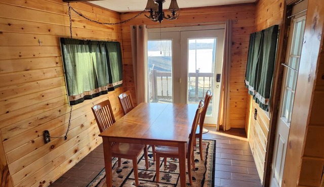 Tranquil Retreat on Bluff Lake: Your Perfect Lakeside Getaway!