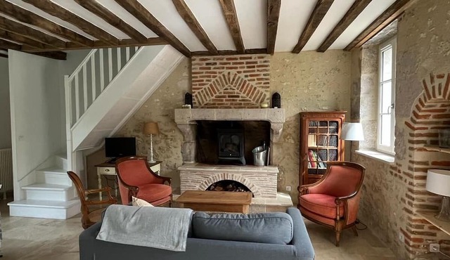 Cottage between vineyards and fields