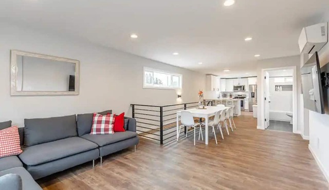 Beautifully remodeled 5 br home in S Beacon