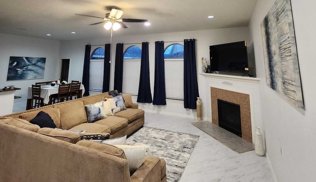 Luxury Family Oasis nr/ Galveston Beach! Near Water Park, Restaurants & Shopping