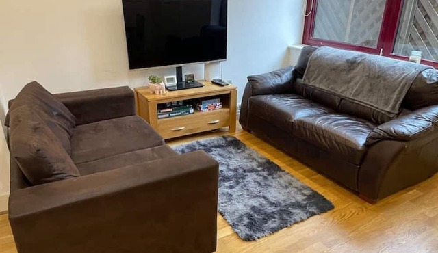 Home comfort close to Gatwick!