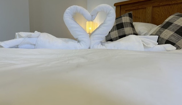 NEW King Bed Romantic Cabin - Must See Landscapes