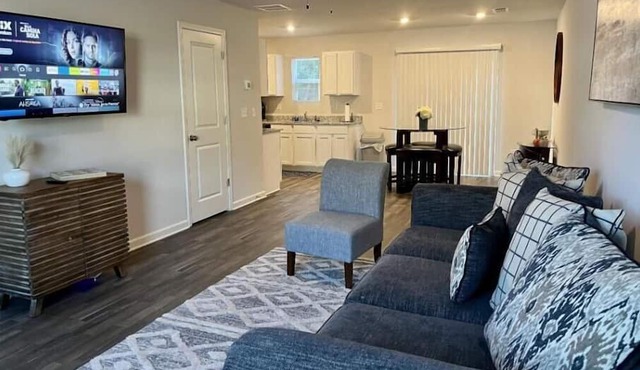 Beautiful Macon Home! Convenience & Comfort!