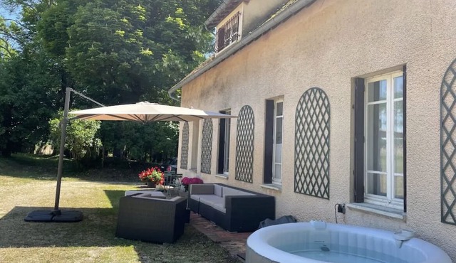 Grande Propriété Avec Piscine sur Parc de Deux Hectares