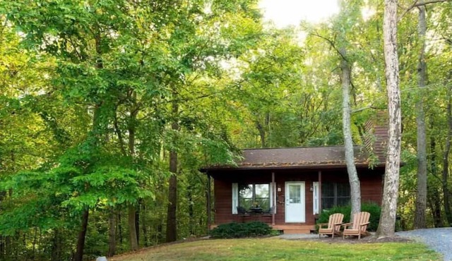 Sunset Cabin, Hot tub and on site Spa!