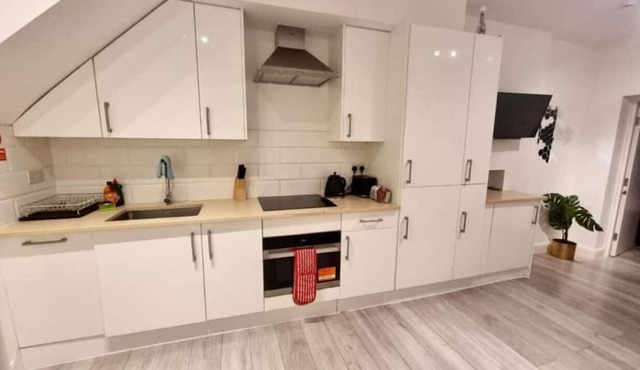 Entire 3 bed place in Edgware