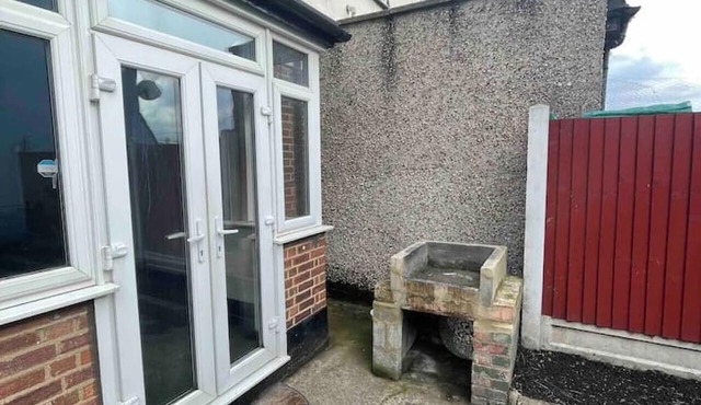 Twin Tranquility- Room in Leyton