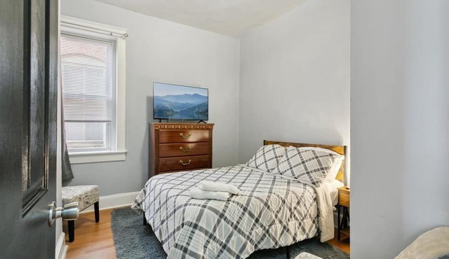 This duplex is a 1 bedroom(s), 1 bathrooms, located in Newport News, VA.