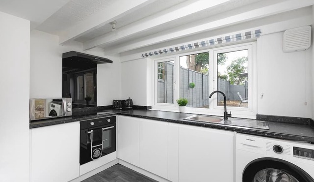 Skyvillion - Cozy 2 Bed Cottage In East Finchley
