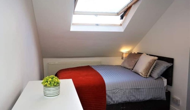 5 Bed town house in Kettering town centre