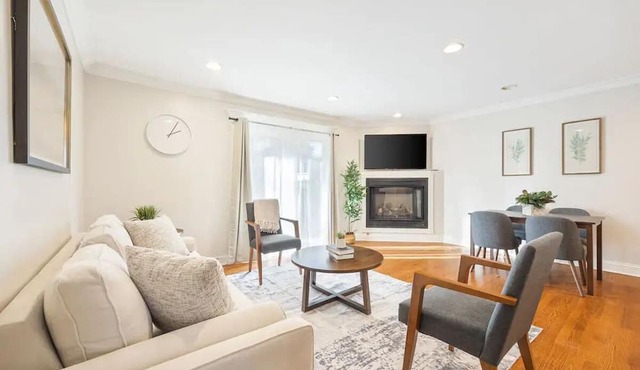 Exquisite 4Bed 2bath house luxry Arlington Heights