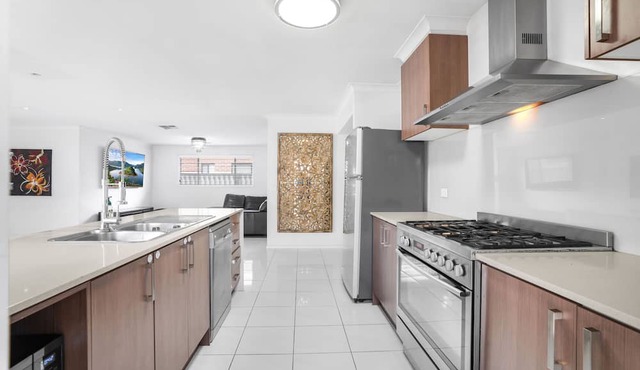 Spacious House @Truganina WIFI available 2.5km from Local Shopping Centre