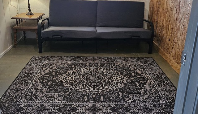 Cozy 1 room studio with access to bathhouse and coffee bar
