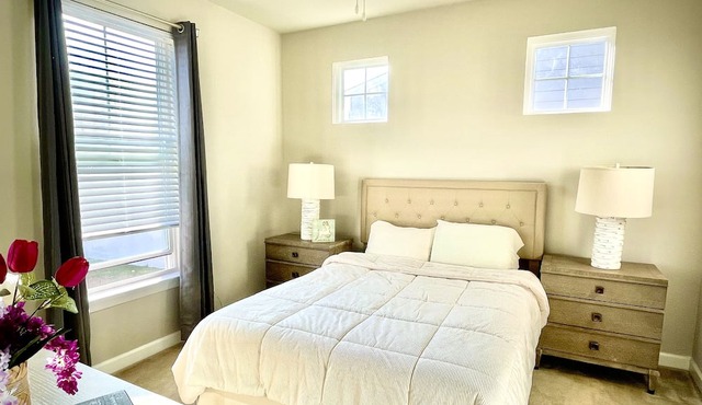 Comfortable stay in quiet and safe neighborhood close to grocery store.