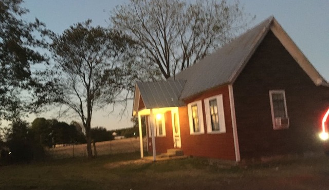 Cozy Country Cottage, directly in the pathway of the 2024 solar eclipse.