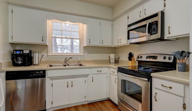 Comfortable home, workspace, close to downtown, schools, and hospitals
