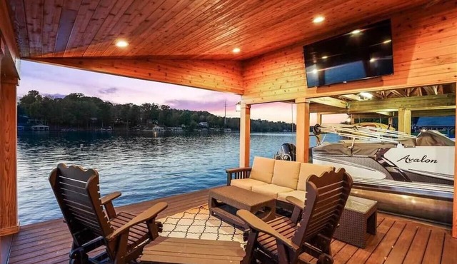 Comfortable Lakefront Home with beautiful dock on Apple Valley Lake, Ohio.