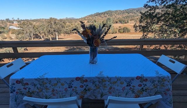 42 mi from Yosemite Gate. Sleeps10