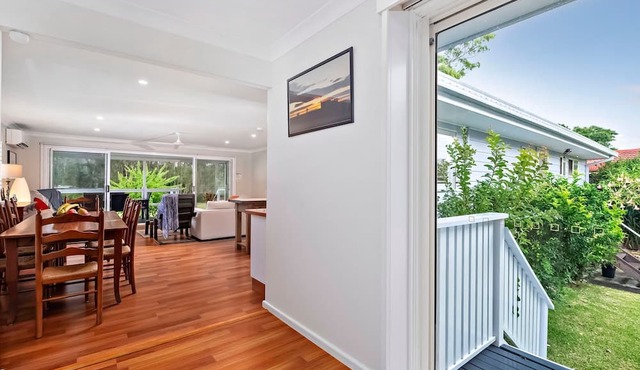 Spacious Waterfront Delight with Free Wifi. Spend some Lazy Dayz at Dora Creek