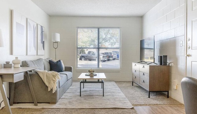 Modern Apartment in Prime Location (ID1266X956)