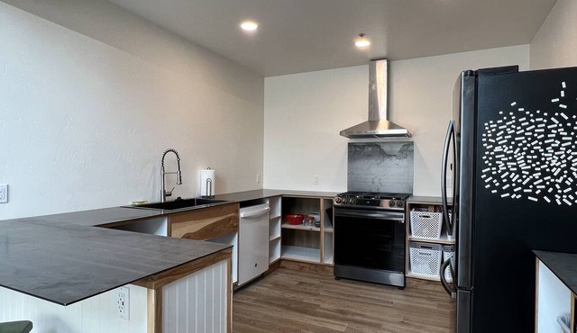 Modern Downtown Hostel! Great outdoor space, large sauna, and cold tub.
