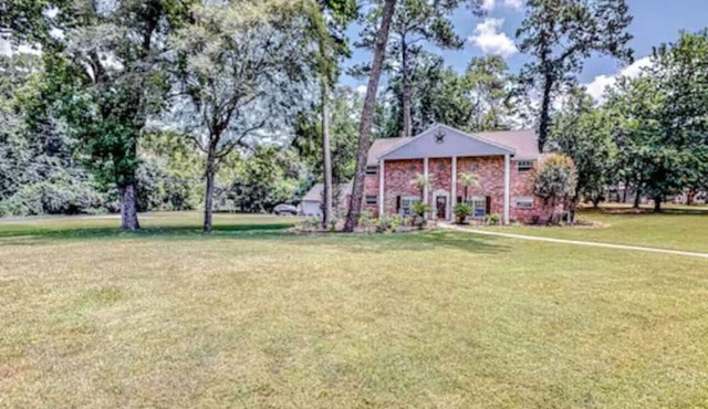 Colonial Estate : Arcade, Grill & Wildlife