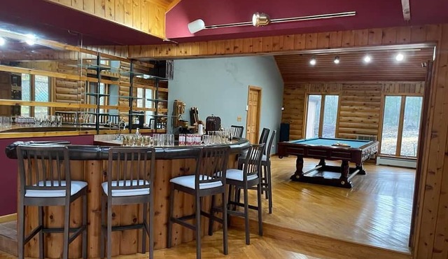 Private House on 10 acres close to Ski resort