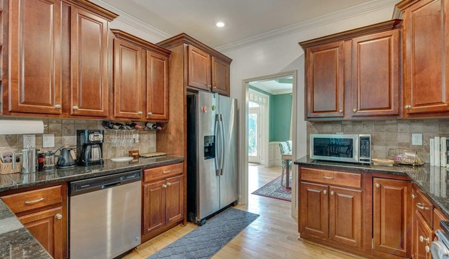 Serene Rural Setting with Creekside Deck - 30 minutes from Airport