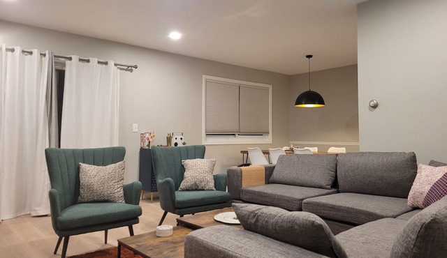 Cozy Townhome near the Dupage River Trail