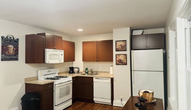 New! Affordable Elmhurst Home minutes from Airport