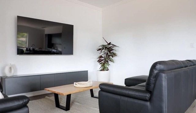 The River Shack is located on the banks of the Stunning River Murray.