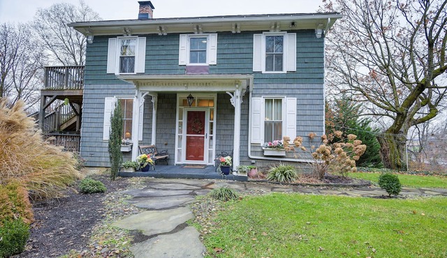 Middletown Getaway w/ Fire Pit & Multi-Level Deck!