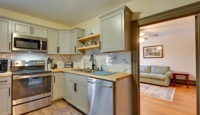 Sackets Harbor Apartment, Walk to Lake Ontario!