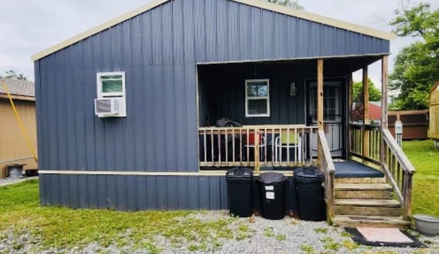 Cozy Tiny House close to outdoor activities - 3 minutes to Pipestem State Park!