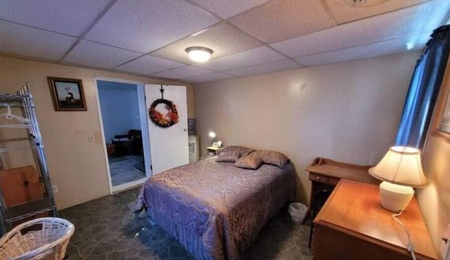 Cozy private guest suite in rural home