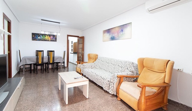 Global Properties: Centrally located 3 bedroom flat in Puerto Sagunto
