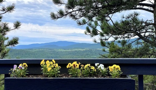 Granite Rock Retreat Villa with Incredible Views