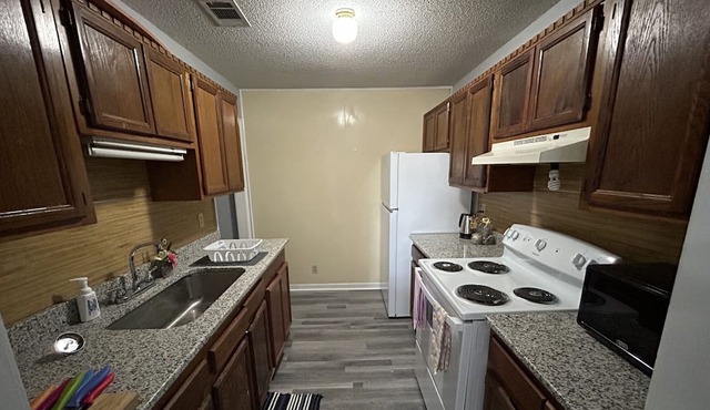 2 Bedroom Apartment in Calhoun. 45 mins to Atlanta or Chattanooga!