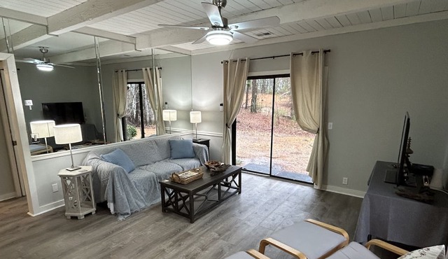 Peaceful Lake House. Dock, Kayaks, Firepit, Hammock