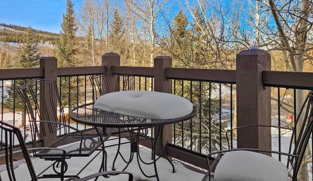 2BD Condo by Shuttle Ski Lifts and Golfing