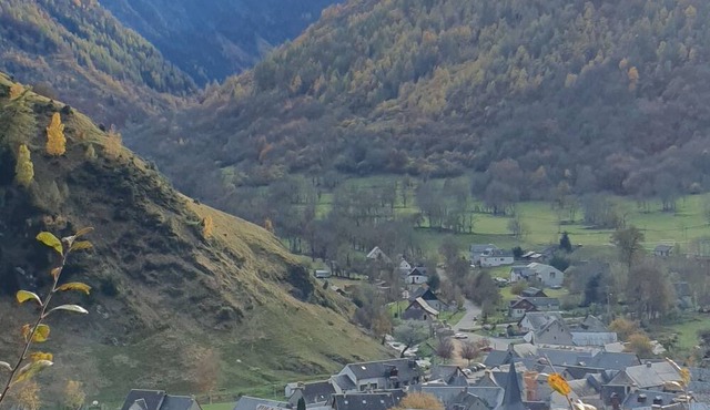 Agréable Maison Avec Terrasse et Parking Privé, sur la Route de Superbagnères